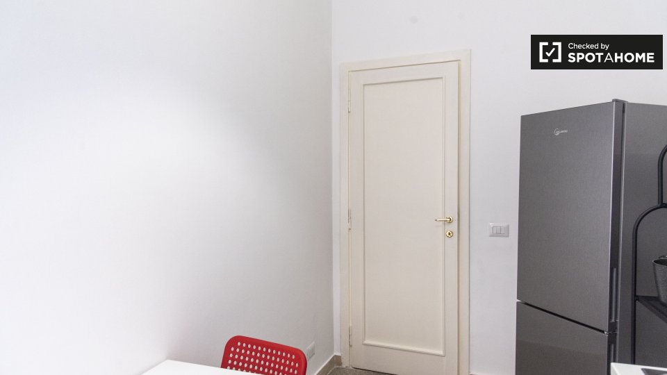 Immagine 14 di Camera condivisa in affitto  in Via Capo Miseno a Roma