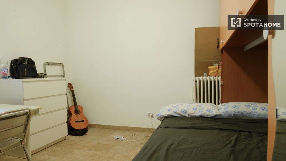 Immagine 2 di Camera condivisa in affitto  in Largo Caccia Dominioni a Milano