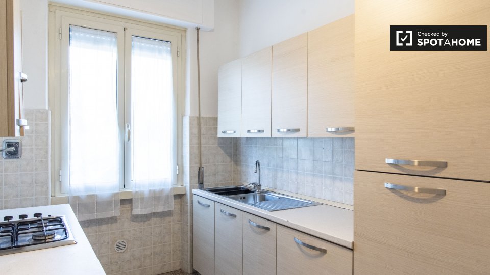 Immagine 6 di Camera condivisa in affitto  in Via Portuense a Roma