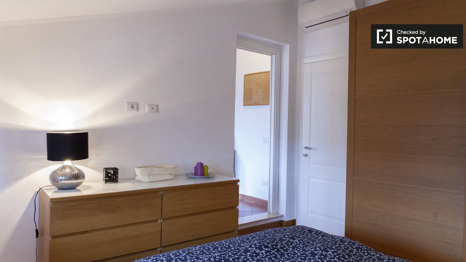 Immagine 4 di Camera condivisa in affitto  in Via Anite di Tegea a Roma