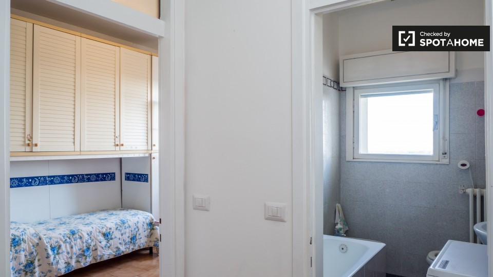 Immagine 16 di Camera condivisa in affitto  in Via Michele Saponaro a Milano