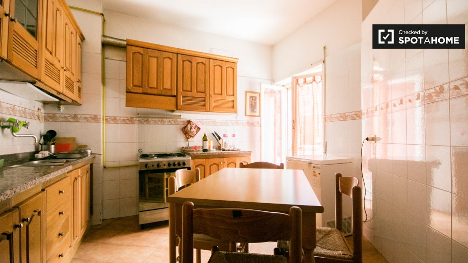 Immagine 6 di Camera condivisa in affitto  in Via delle Cave di Pietralata, 00157 Roma RM, Italy a Roma