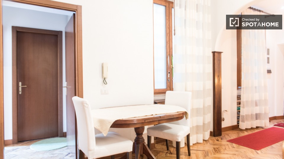 Immagine 7 di Camera condivisa in affitto  in Via Napoli a Roma