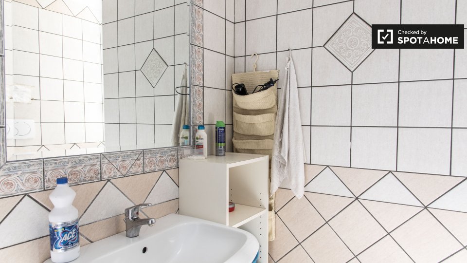 Immagine 15 di Camera condivisa in affitto  in Viale Regina Margherita, 00198 Roma RM, Italy a Roma