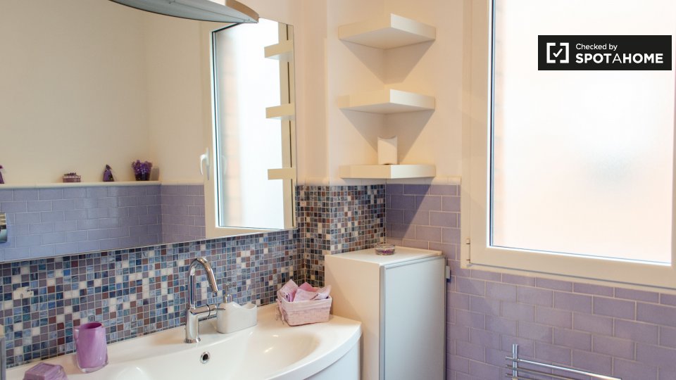 Immagine 8 di Camera condivisa in affitto  in Via Benedetto Croce, 00142 Roma RM, Italy a Roma