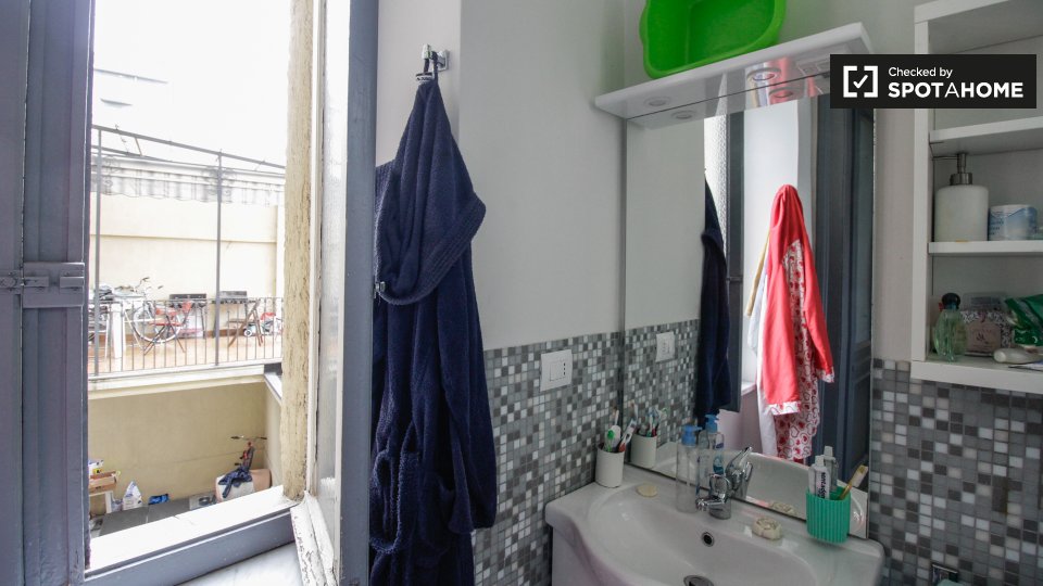 Immagine 15 di Camera condivisa in affitto  in Corso S. Maurizio a Torino