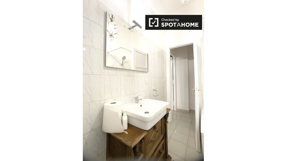 Immagine 17 di Appartamento in affitto  in Viale dei Quattro Venti, 00152 Roma RM, Italy a Roma