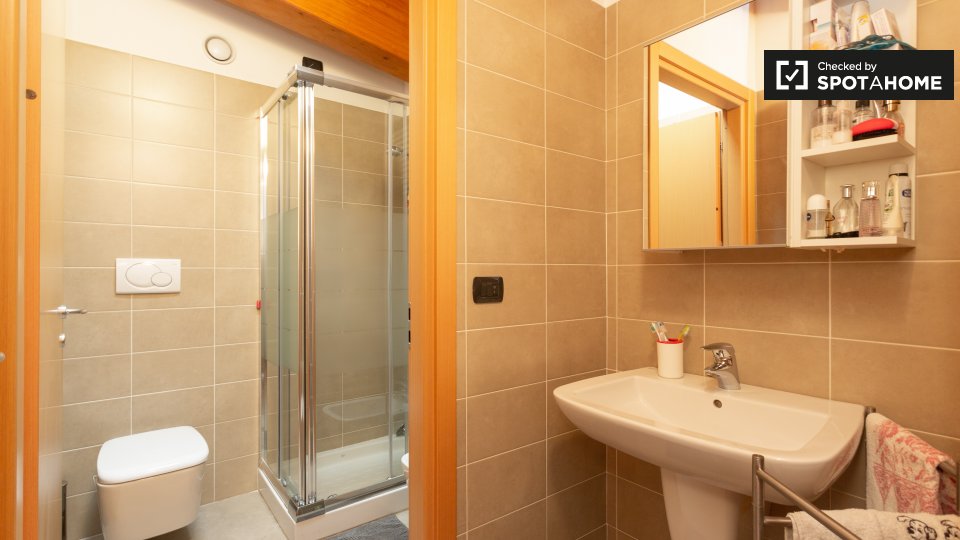 Immagine 16 di Camera condivisa in affitto  in Viale dell'Innovazione a Milano