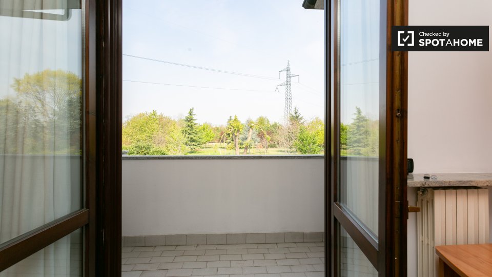 Immagine 4 di Camera condivisa in affitto  in Via IV Novembre Pregnana Milanese MI, Italy a Bernate Ticino