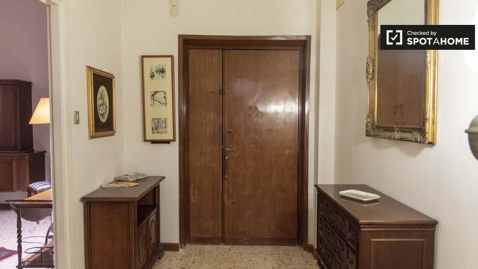 Immagine 18 di Camera condivisa in affitto  in Via Cremuzio Cordo a Roma