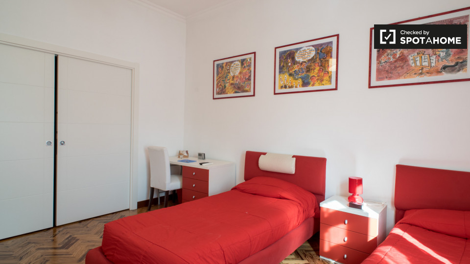 Immagine 12 di Camera condivisa in affitto  in Via Napoli a Roma