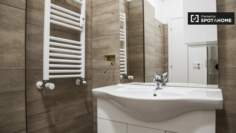 Immagine 19 di Camera condivisa in affitto  in Via Lattanzio a Roma