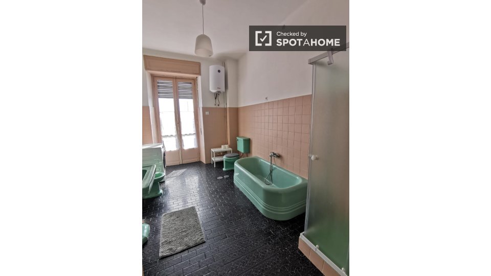 Immagine 13 di Camera condivisa in affitto  in Piazza Tancredi Galimberti a Torino