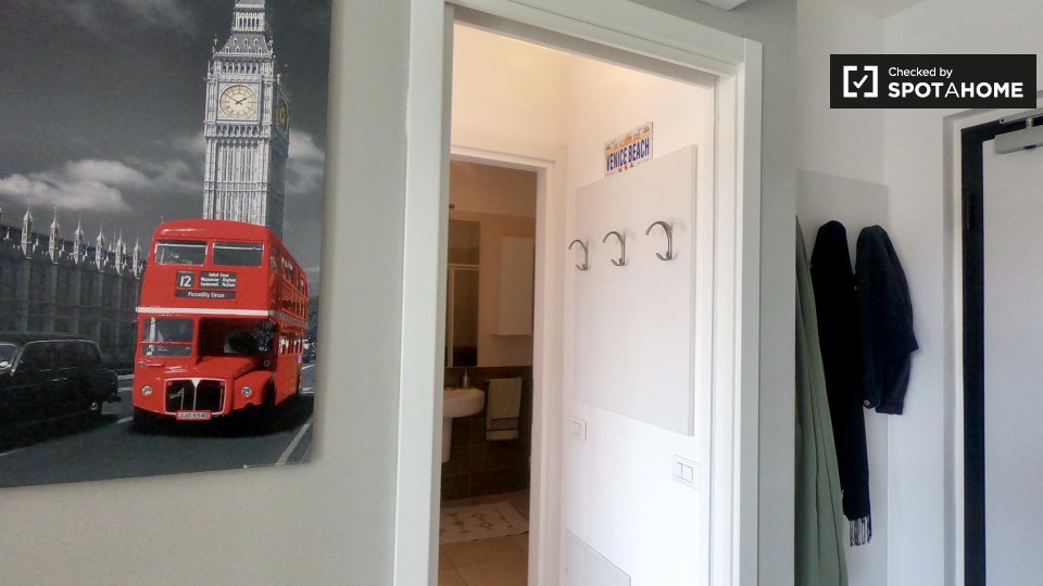 Immagine 18 di Appartamento in affitto  in Via Varesina, 20156 Milano MI, Italy a Milano