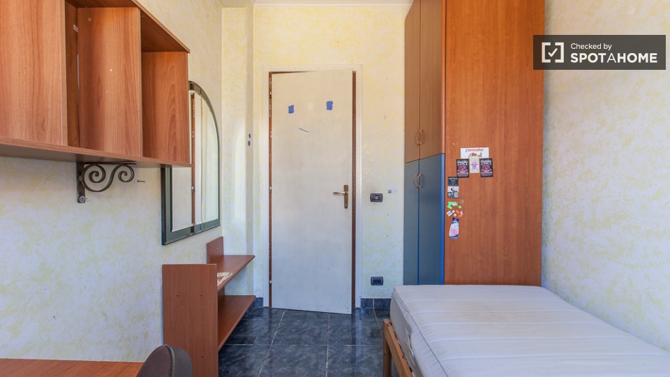 Immagine 3 di Camera condivisa in affitto  in Via dei Noci a Roma