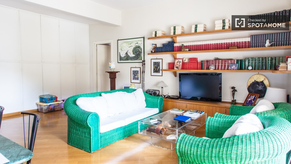 Immagine 4 di Camera condivisa in affitto  in Via Coviello a Roma