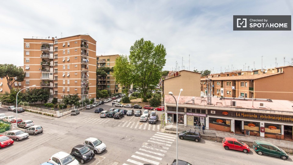 Immagine 11 di Camera condivisa in affitto  in Via Corinto a Roma