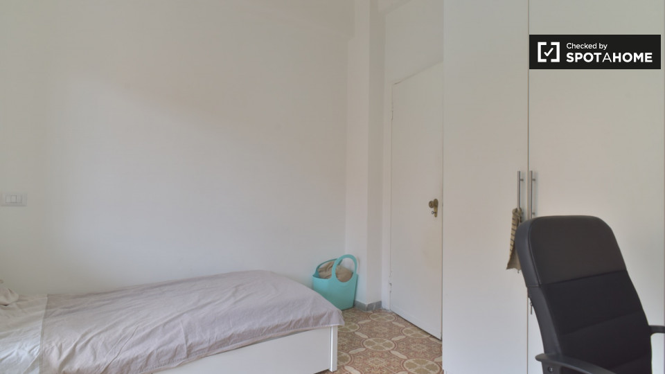 Immagine 12 di Camera condivisa in affitto  in Via Filippo Eredia a Roma