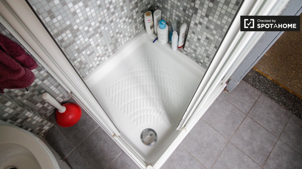 Immagine 14 di Camera condivisa in affitto  in Corso S. Maurizio a Torino