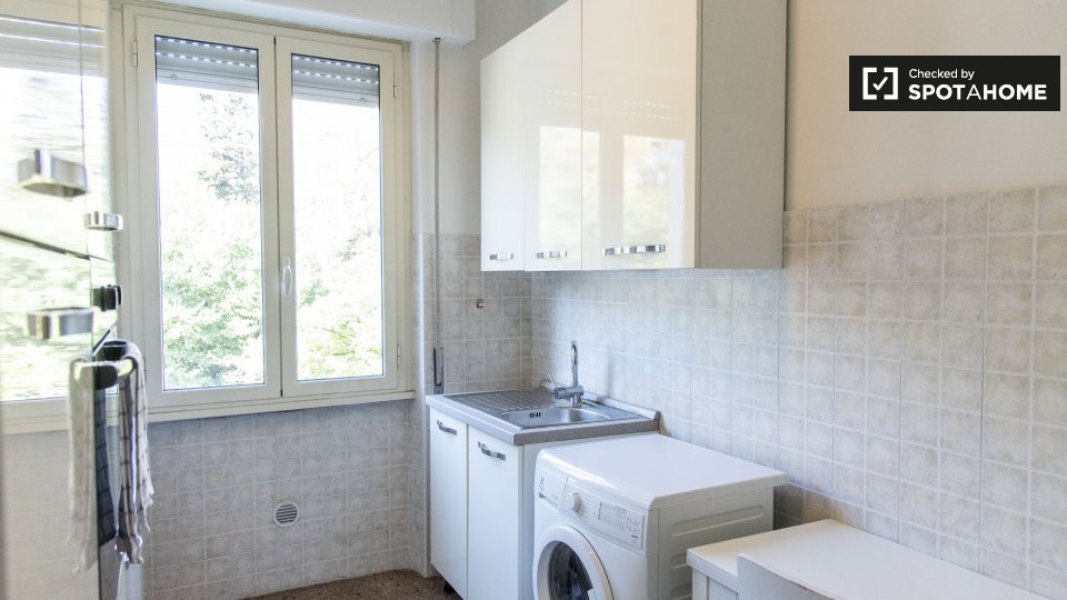 Immagine 8 di Camera condivisa in affitto  in Via Portuense a Roma