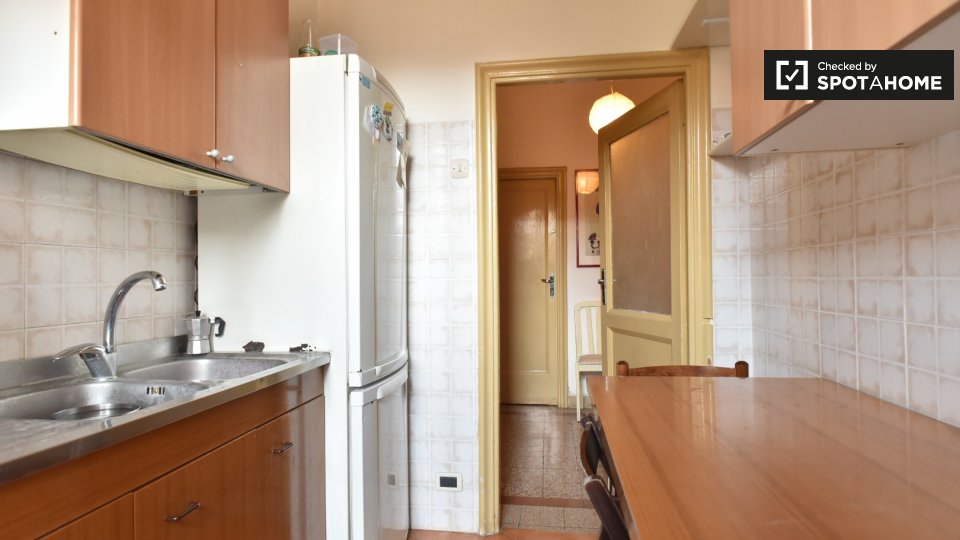 Immagine 9 di Camera condivisa in affitto  in Via Dacia a Roma