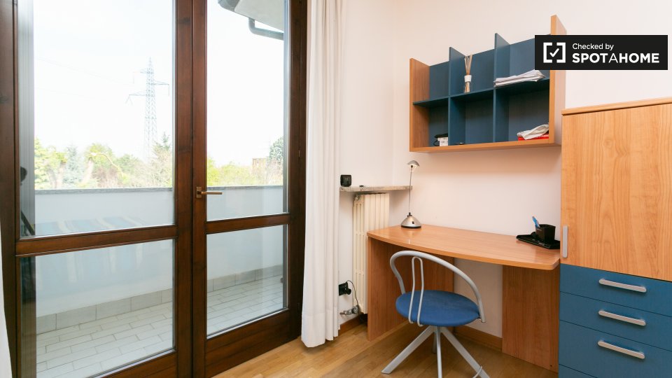 Immagine 3 di Camera condivisa in affitto  in Via IV Novembre Pregnana Milanese MI, Italy a Bernate Ticino