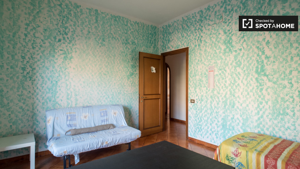 Immagine 14 di Camera condivisa in affitto  in Viale Bruno Rizzieri a Roma