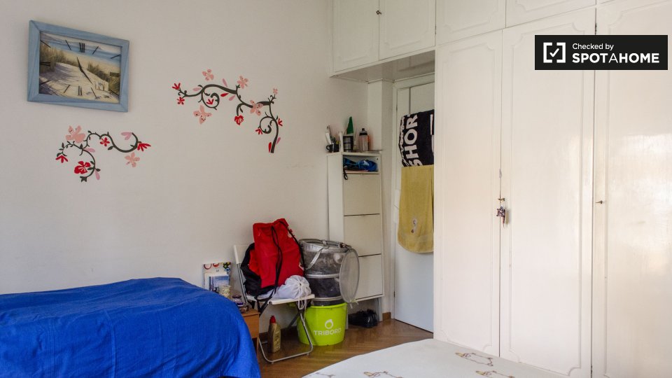 Immagine 3 di Camera condivisa in affitto  in Via Francesco De Vico, 00142 Roma RM, Italy a Roma