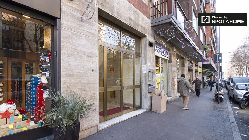 Immagine 18 di Ufficio in affitto  in Via Lorenteggio a Milano