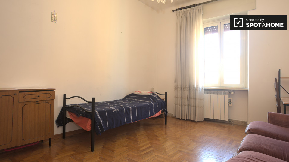 Immagine 18 di Camera condivisa in affitto  in Via Fezzan a Roma