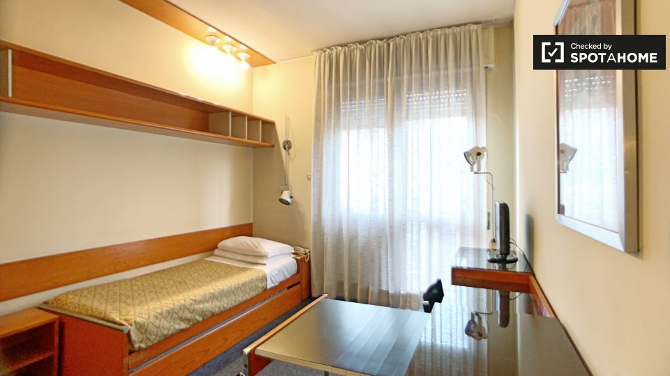 Immagine 2 di Ufficio in affitto  in Via Privata Viserba a Milano