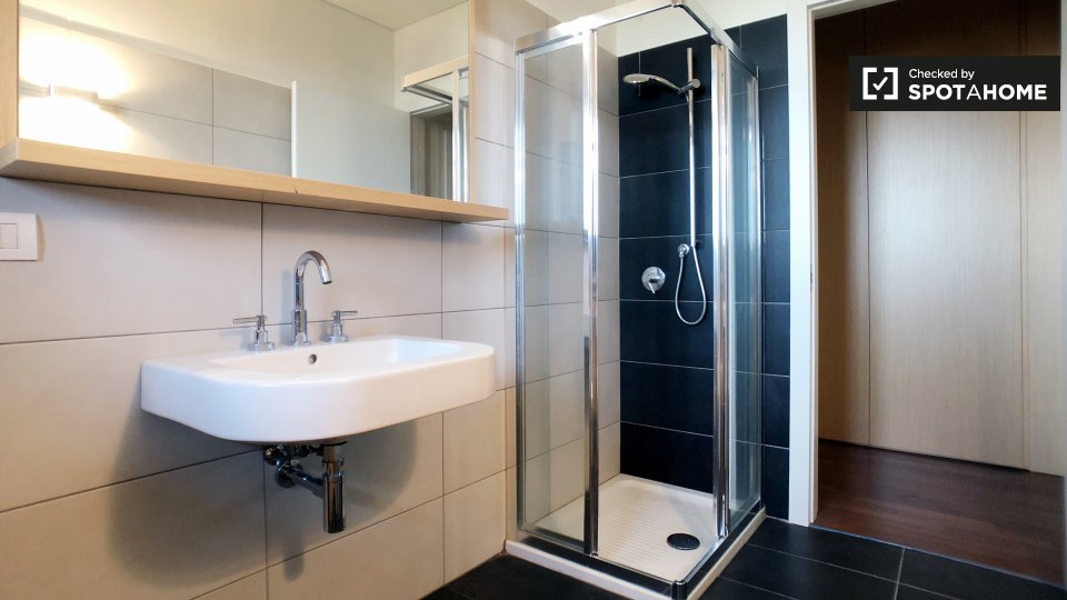 Immagine 17 di Ufficio in affitto  in Via Carlo Imbonati, 20159 Milano MI, Italy a Milano