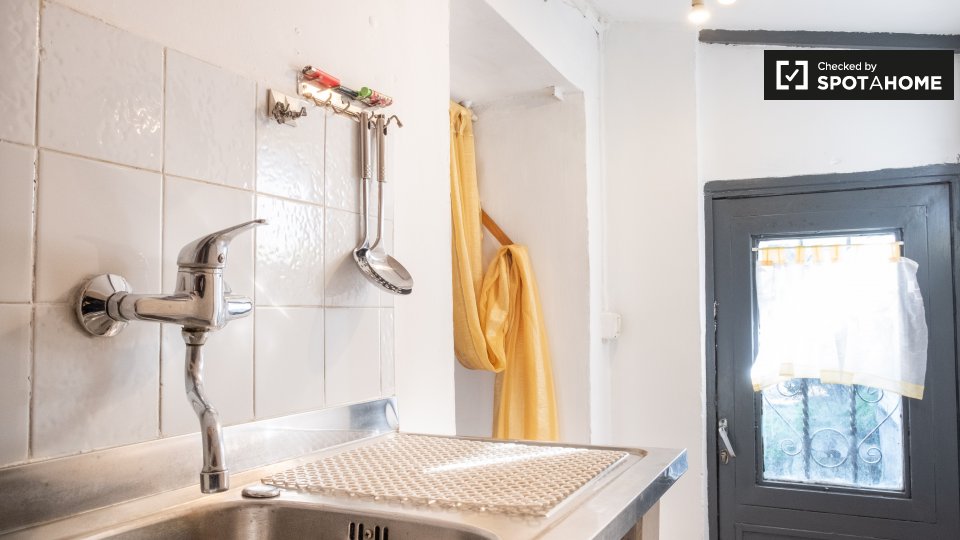 Immagine 6 di Appartamento in affitto  in Via di Porta Medaglia, 148, 00134 Roma RM, Italy a Roma