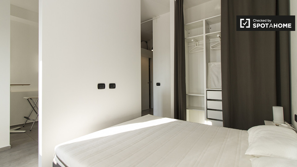 Immagine 11 di Ufficio in affitto  in Via Lorenteggio a Milano