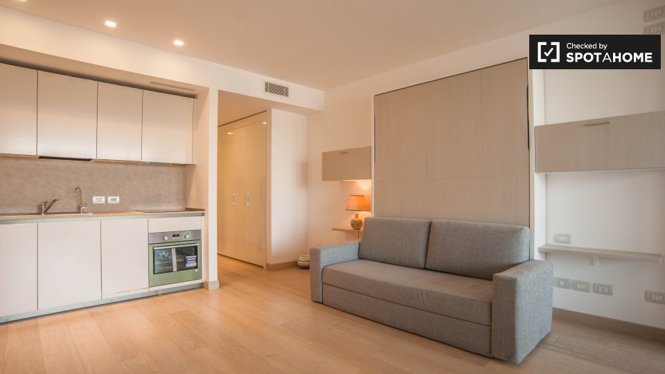 Immagine 2 di Ufficio in affitto  in Viale Giorgio Ribotta a Roma