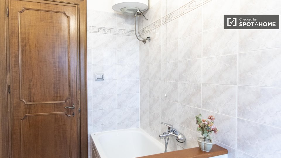 Immagine 8 di Appartamento in affitto  in Via Poggio Verde a Roma