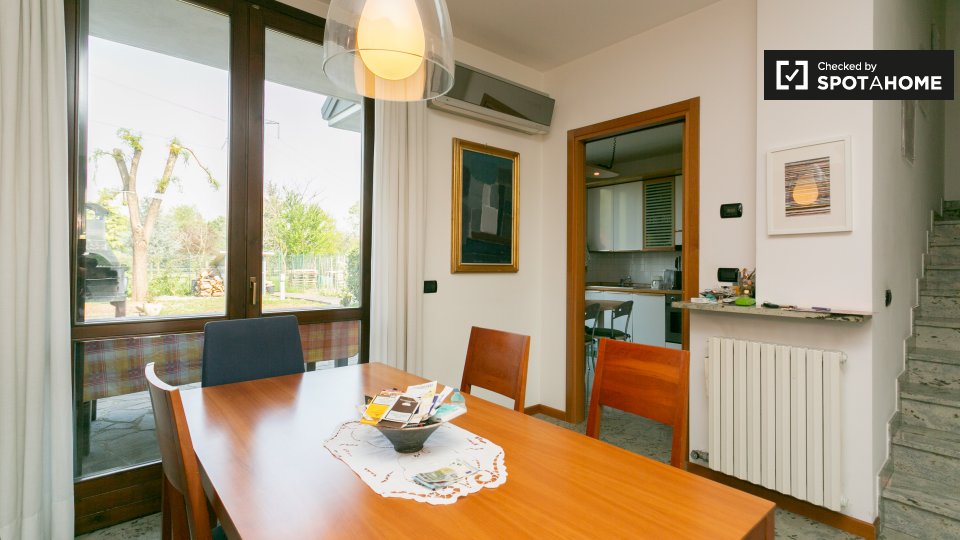 Immagine 11 di Camera condivisa in affitto  in Via IV Novembre Pregnana Milanese MI, Italy a Bernate Ticino