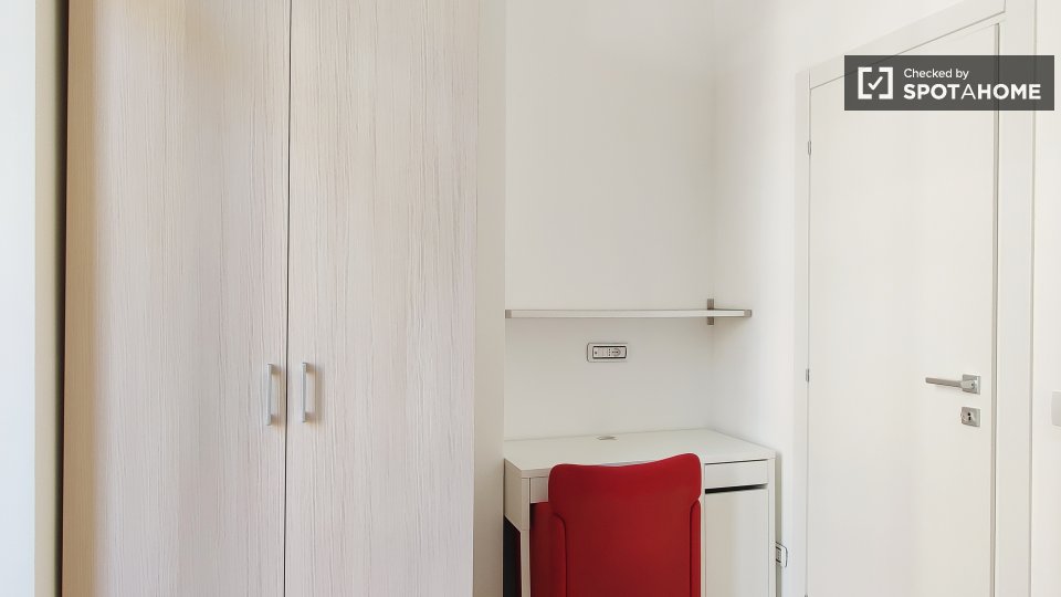 Immagine 7 di Camera condivisa in affitto  in Via Mac Mahon a Milano