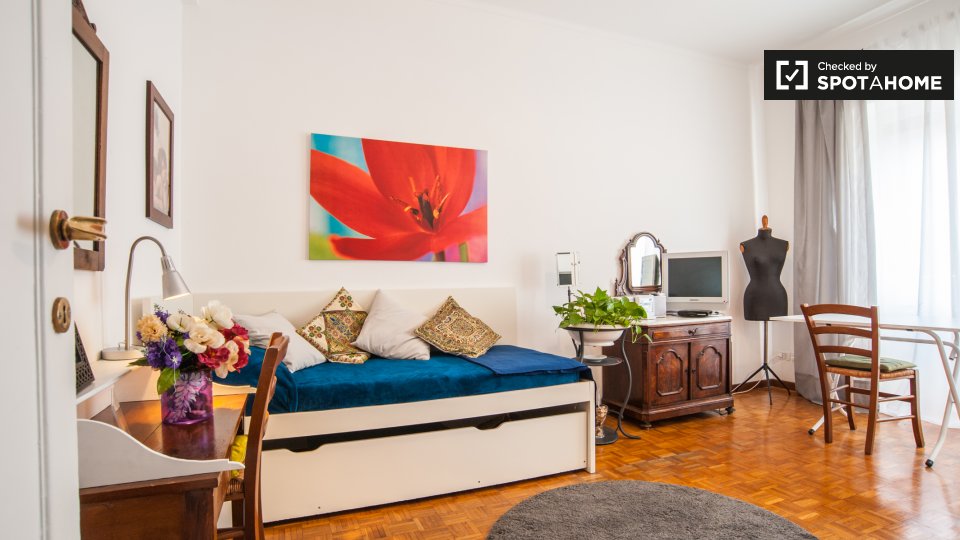 Immagine 1 di Camera condivisa in affitto  in Via Giuseppe Allievo, 00135 Roma RM, Italy a Roma