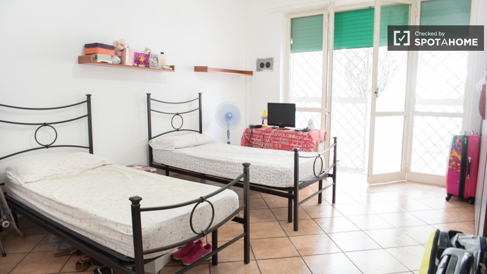 Immagine 10 di Camera condivisa in affitto  in Via Ostiense a Roma