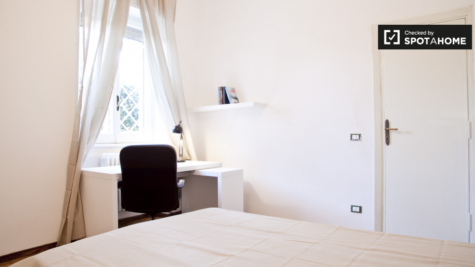 Immagine 6 di Camera condivisa in affitto  in Via Temistocle Calzecchi Onesti a Roma