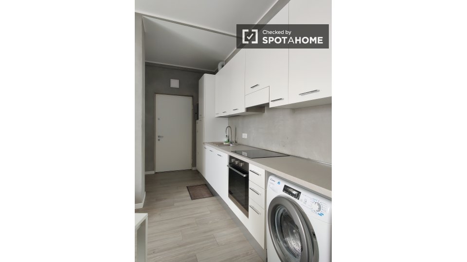 Immagine 10 di Camera condivisa in affitto  in Via Privata San Basilio a Milano