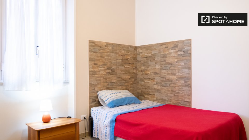 Immagine 7 di Camera condivisa in affitto  in Via dei Campani, 00185 Roma RM, Italy a Roma