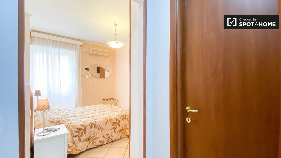 Immagine 1 di Camera condivisa in affitto  in Via Giovanni da Empoli a Roma