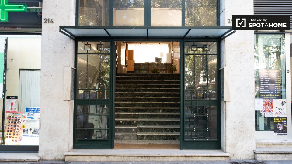 Immagine 5 di Ufficio in affitto  in Circonvallazione Ostiense, 00154 Roma RM, Italy a Roma