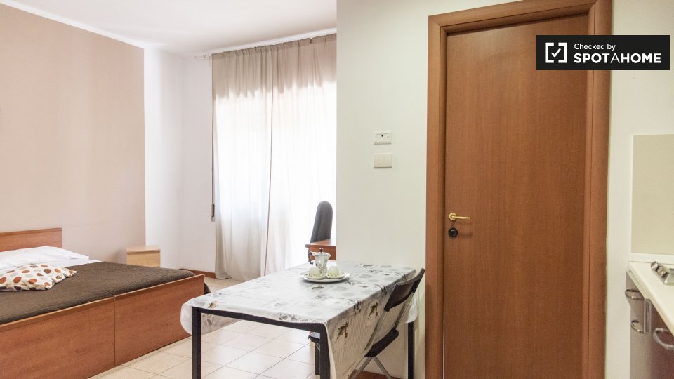 Immagine 6 di Ufficio in affitto  in Viale della Venezia Giulia a Roma