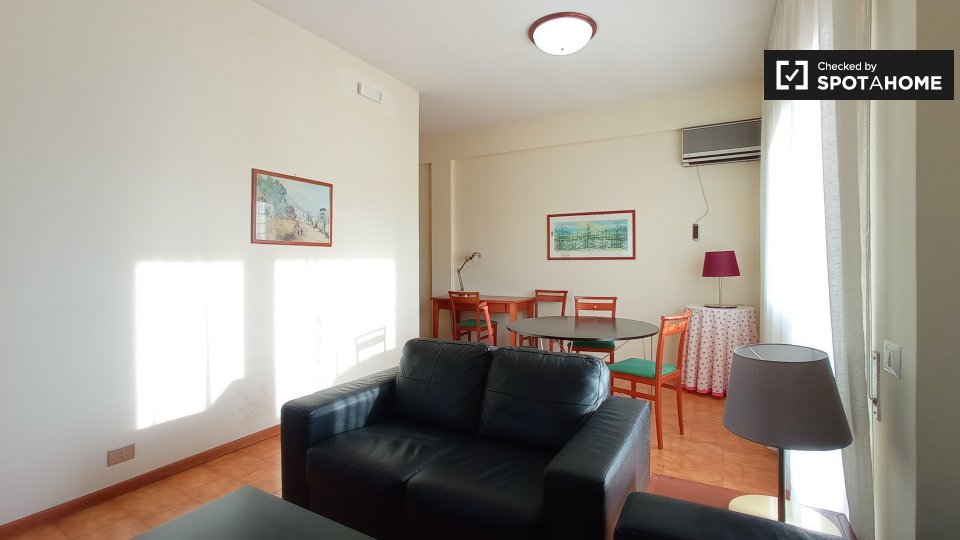 Immagine 8 di Appartamento in affitto  in Via Ildebrando Vivanti a Roma