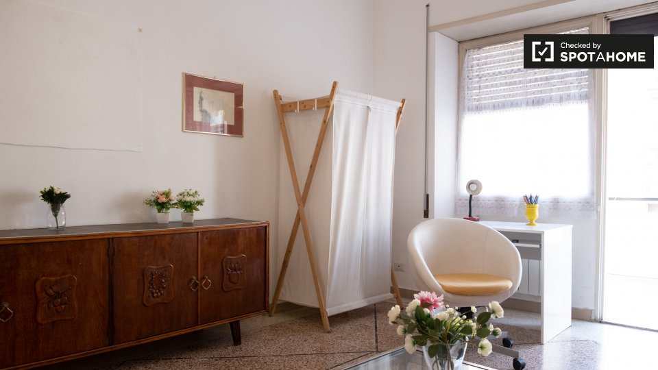 Immagine 12 di Camera condivisa in affitto  in Via Gabriello Chiabrera a Roma