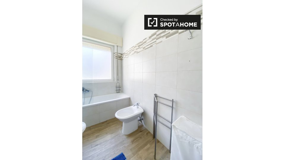 Immagine 11 di Appartamento in affitto  in Via Filippo Chiappini a Roma