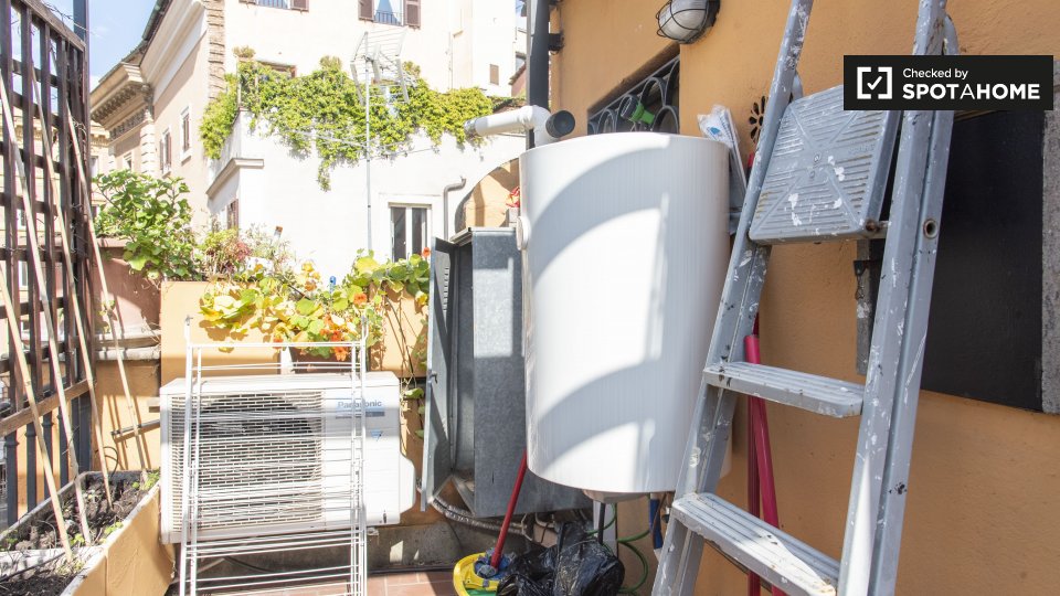 Immagine 11 di Appartamento in affitto  in Via del Pavone a Roma